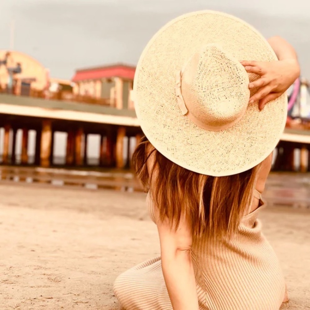 Straw brim hat